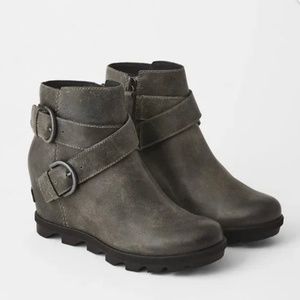 SOREL Joan or Arctic Wedge II bootie, Quarry leather grey, never worn,  Size 7